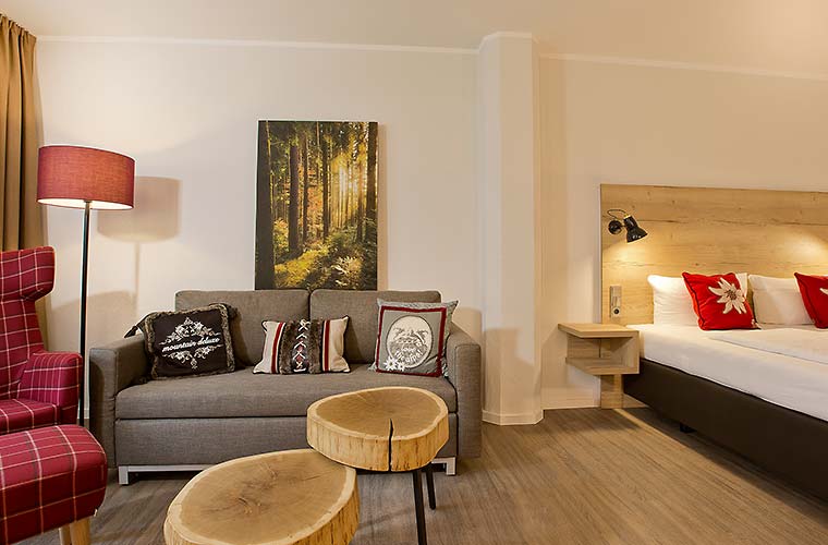 Zimmer, Appartements & Suiten im "elements" Oberstdorf · Hotel · Christlessee