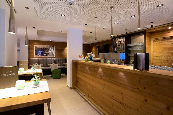 Bar im "elements" Oberstdorf · Hotel · Christlessee