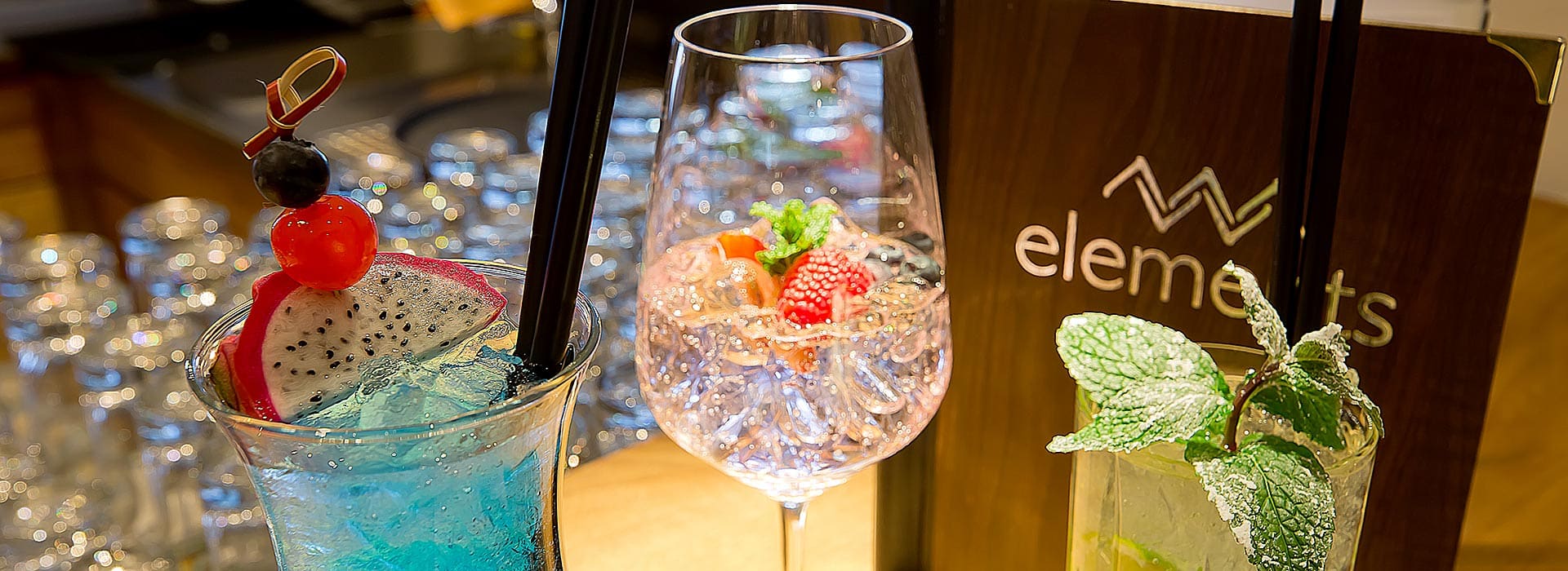 Getränke an der Hotelbar im elements Hotel Oberstdorf