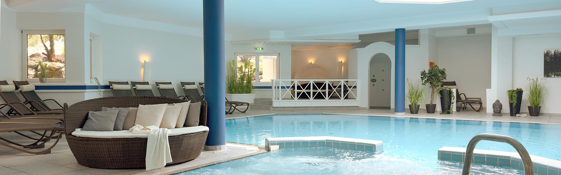 Schwimmbad im elements Hotel Oberstdorf