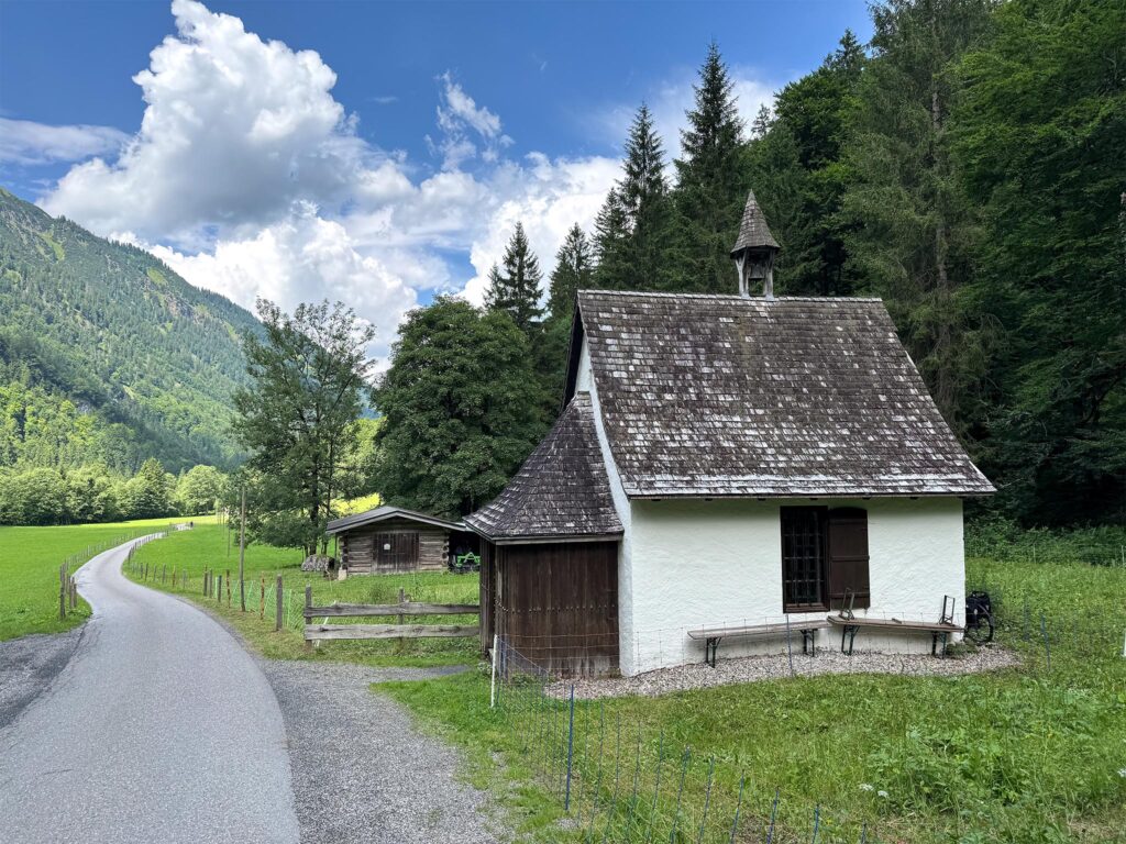 Kapelle am Wanderweg nach Spielmannsau